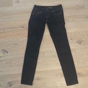 American Eagle dark rinse skinny stretch jeans, low rise, excellent condition